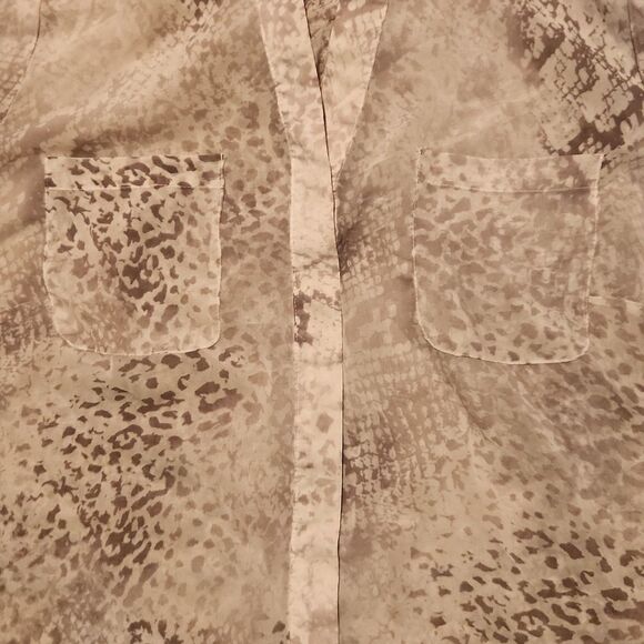 Woman Covington Essentials size 1X sheer snakeskin white gray print top - Picture 3 of 7